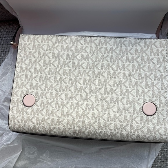 BNWT Michael Kors Logo-Print Messenger shoulder Bag ! - Picture 8 of 13